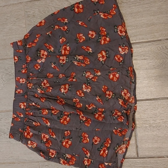 Hollister Floral Skater Skirt Junior LG in Gray Y2K Feminine 90s - Picture 5 of 7
